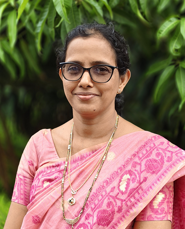 Mrs Reena Fernandes